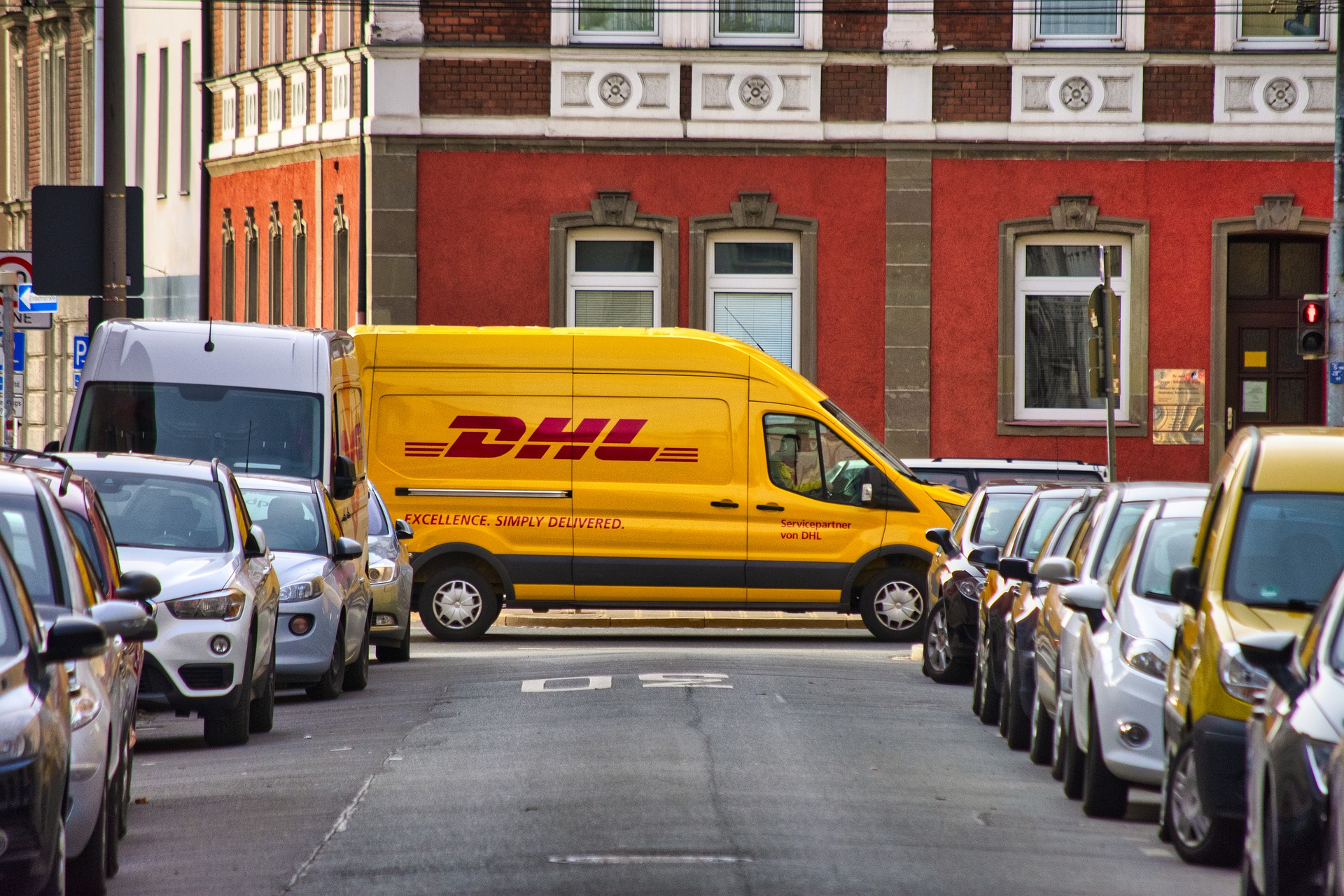 dhl 5739205 1920